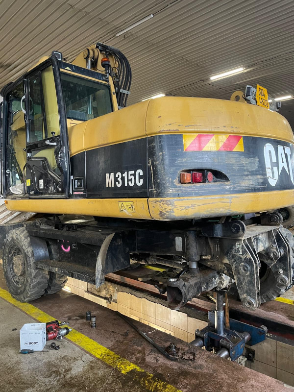 Oprava Lžíce a náprav CAT M315C
